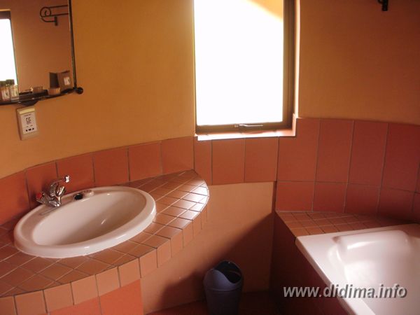 didima camp 4 bed chalet4.png